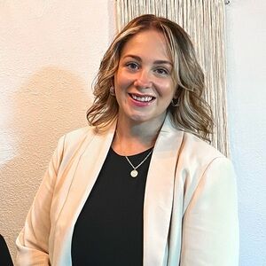 Meet your Posher, Deena